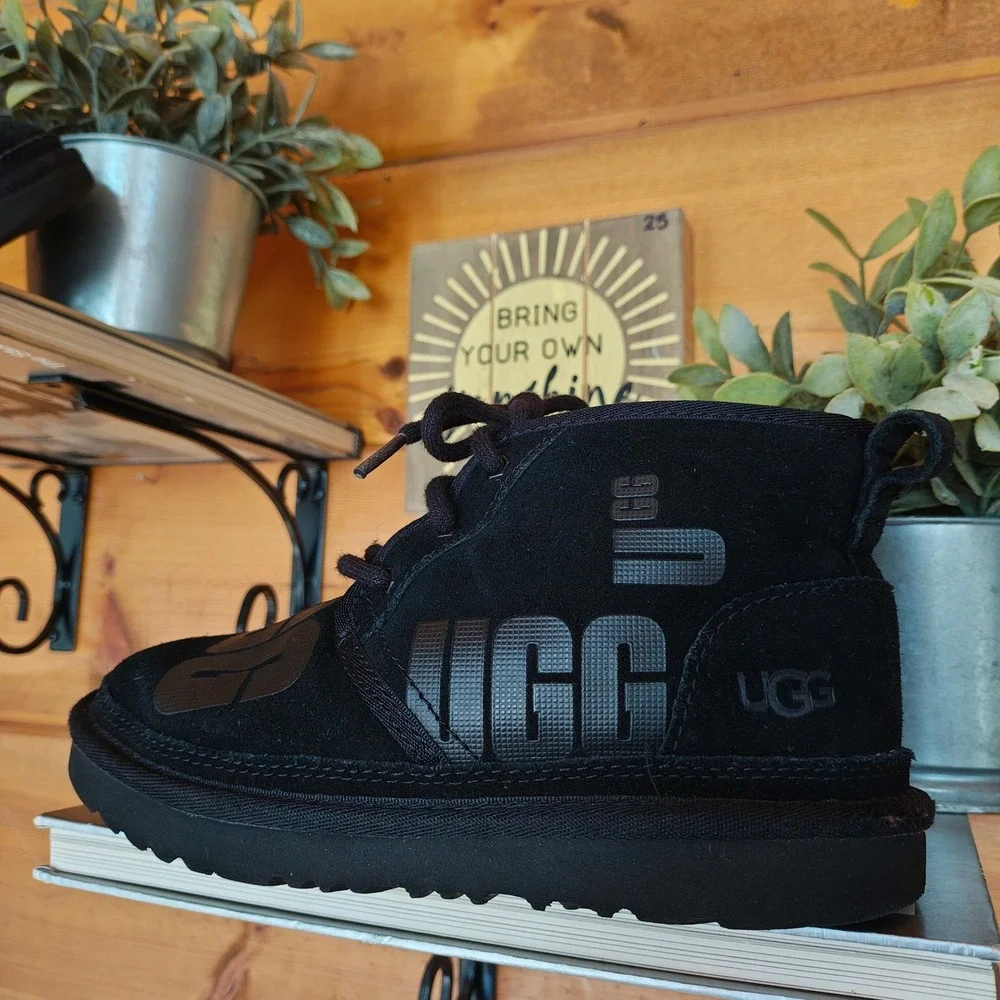 UGG Boots NEUMEL II Scatter 1134960K Youth Unisex 2 Black Graphic Chukka Leather